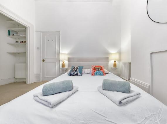 Portobello Large Snug Лондон Экстерьер фото
